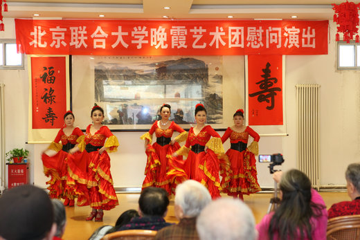 周密等几位老师舞蹈《西班牙斗牛舞》