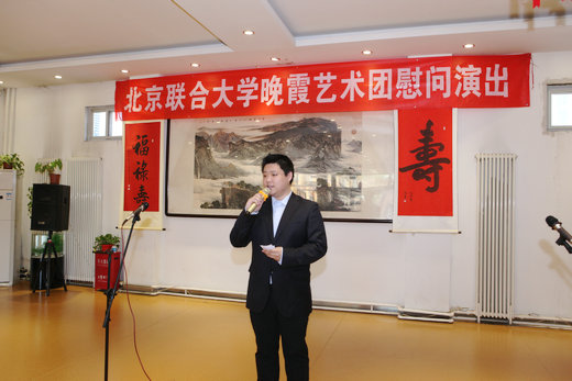 主持人黄泽洋同学