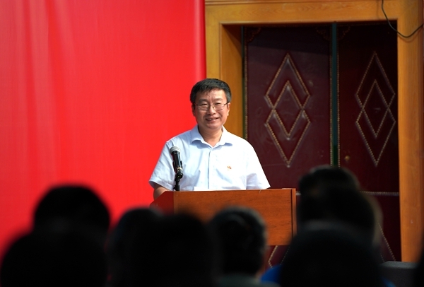 韩宪洲在机器人学院党员大会开幕式上讲话