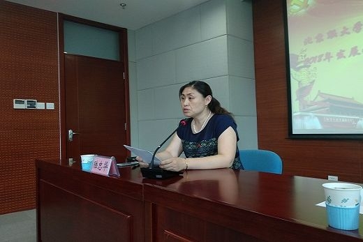 陆忠华主持结业仪式